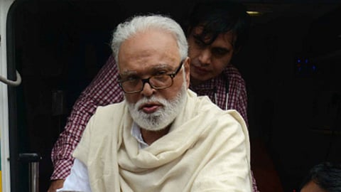 कुठवर सोसायचं या वयात...