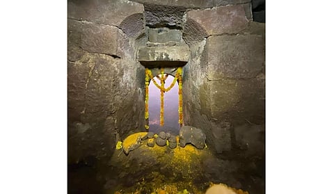 छत्रपती शिवाजी महाराजांची राजधानी असणाऱ्या राजगडावर सापडला चोर दरवाजा