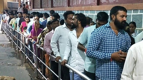 devotees-visting-to-pali.jpg