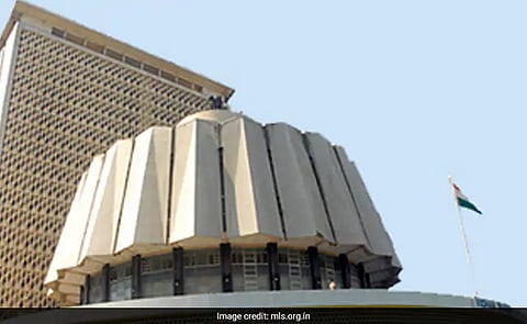 निवडणूकपूर्व सर्वेक्षणाकडे इच्छुकांचे लक्ष