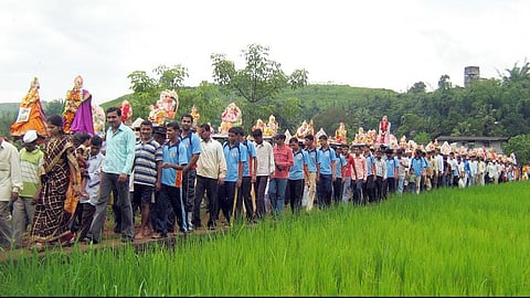 गणपतीला कोकणात जायचं कसं ? गावकीच्या निर्णयाचे भावकीला टेंशन...