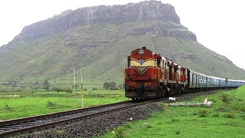 दुसऱ्या दिवशीही चाकरमान्यांची रेल्वेकडे पाठ; विशेष रेल्वेचे अवघे चार टक्के आरक्षण