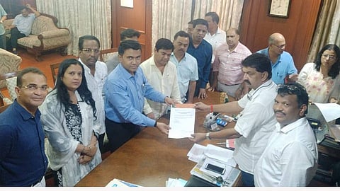 Congress 10 MLA s enters in BJP at Goa