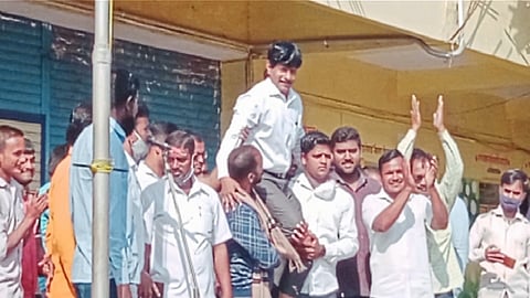 Teacher's Transfer Canceled Due To Students' Tears Kolhapur Marathi News