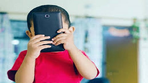 father is more diue to over addiction of mobile to his son