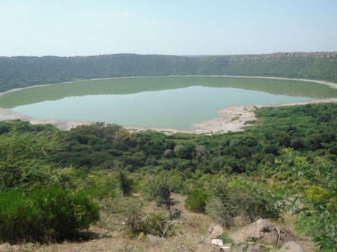 लोणार सरोवराबाबत कॉन्फरन्स रूममध्ये सुनावणी
