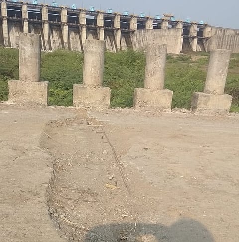 माजलगाव - खचलेला पूल