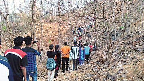 साने गुरूजी स्मारकाचा परिसर.