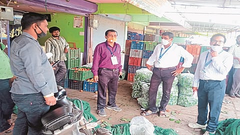 Railway officials visit traders, fruit and vegetable markets