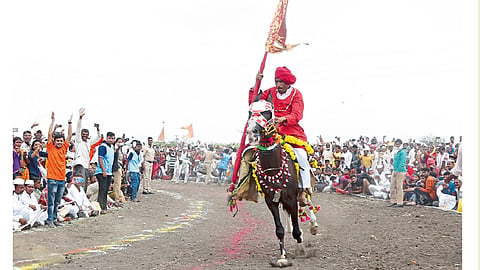 पुरंदावडेत माउलींचे गोल रिंगण उत्साहात
