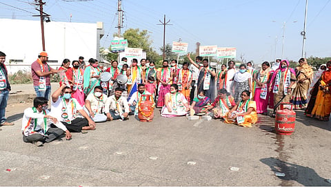ncp agitation against gas cylinder rate in yavatmal