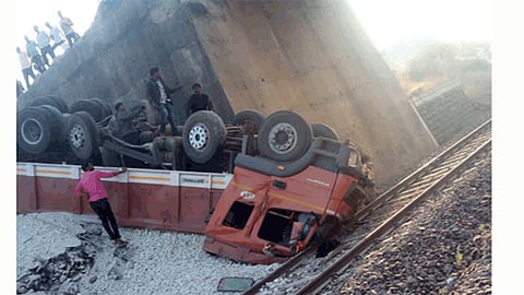 two dead in accident at ugar khurd belgaum