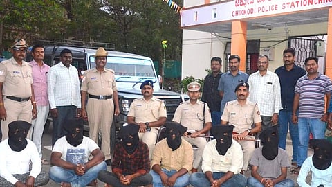 11 arrested for tribute of 10 lakhs in chikodi belgaum marathi news