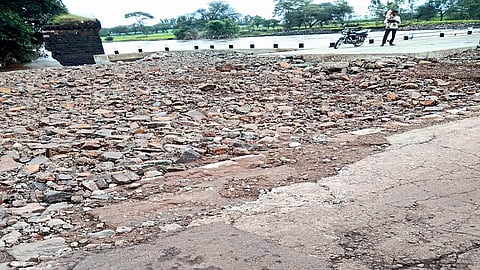 The Kolhapur-Style Embankment's Filler Was Carried Away With Rain Kolhapur Marathi News