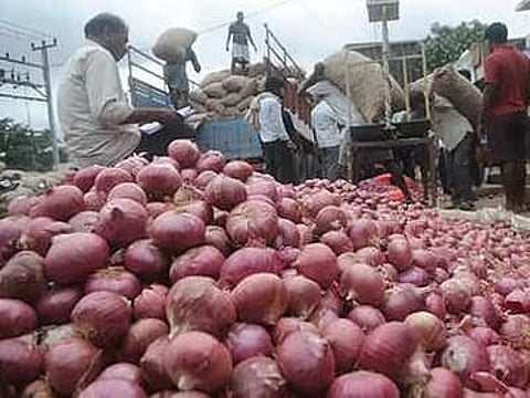 तिढा सुटला : चाळीसगावला सोमवारपासून कांदा खरेदी !