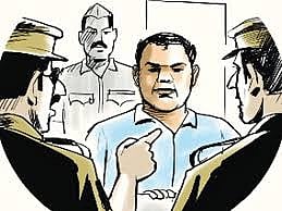 four people are entries in kolhapur police in action mood