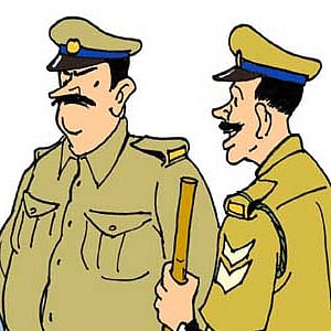 पोलिस निरीक्षक अडकले चौकशीच्या जाळ्यात