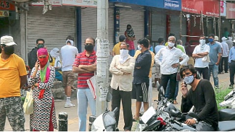 queue-for-non-veg.