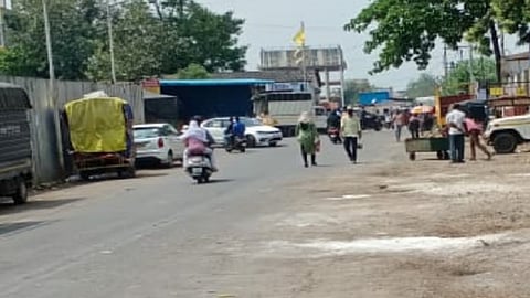 road chandannangar.jpg