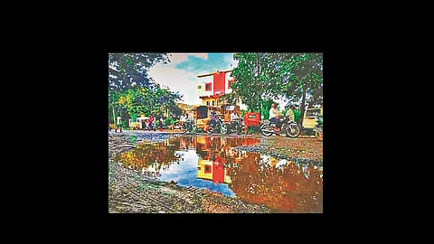 Karad-Tasgaon road in poor condition for three years