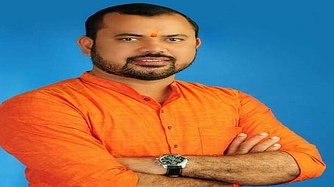 Shiv Sena taluka chief Rupesh Raul commented for sanju parab in sindhudurg