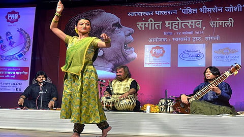 Sangli people mesmerized by the unique dance music concert