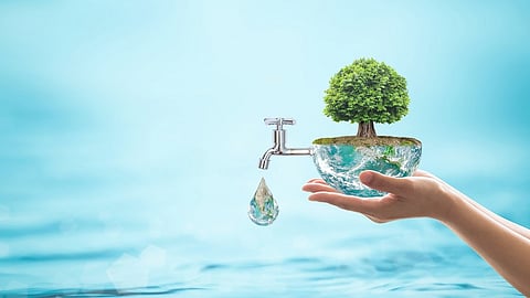सर्वांना नळाद्वारे पाणी देण्यास सरकार कटिबद्ध
