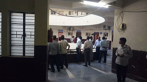 नवा पायंडा....! महापालिका अधिकाऱ्यांना बाहेर काढून सत्ताधाऱ्यांची बैठक