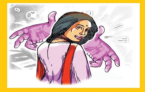 akola Saying that he wants physical pleasure, a senior officer of ST with a female employee ...