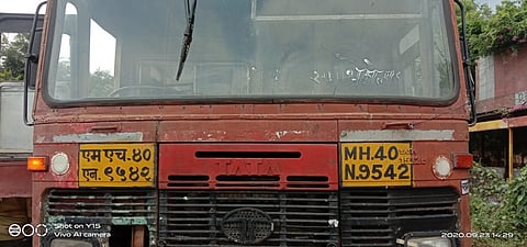 Akola News: The bus driver fell while getting off the ST