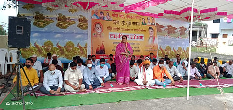 BJP agitation in front of Tukadoji Maharaj Samadhi at Gurukunj Mozari