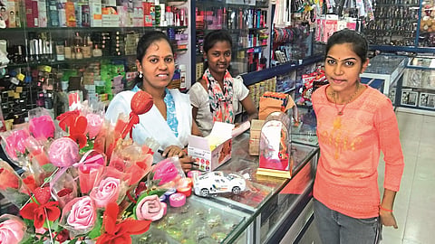 ‘व्हॅलेंटाईन डे’साठी बाजारपेठ ‘दिलदार’