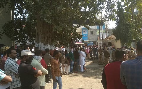 relatives accused that former corporator died due to police in hinganghat of wardha