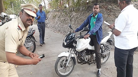 वाहतूक नियम मोडणारे पोलिसच रडारवर