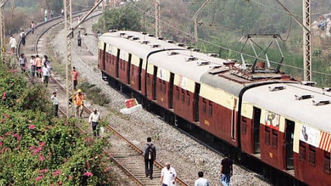 वर्षभरात रेल्वे अपघातात 251 बळी