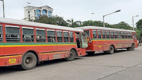 24 हजार BEST कर्मचाऱ्यांच्या नोकऱ्या धोक्यात? कंत्राटदारीमुळे परिणाम होण्याची शक्यता