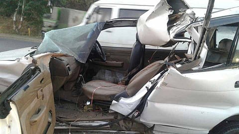 पुणे आयकर अधिकाऱ्यांच्या मोटारीला अपघात; निरीक्षक ठार, दोन जखमी