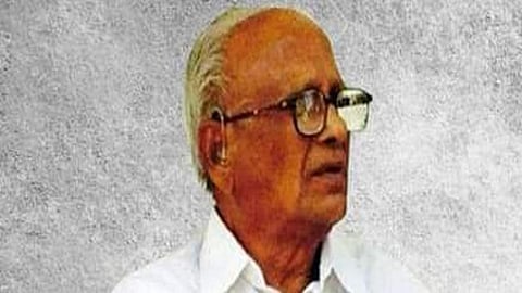Thousands of people gather at the funeral of Former MLA Anantrao Desarkar