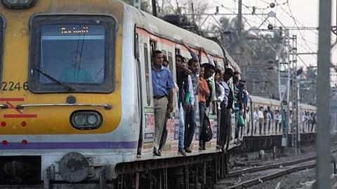 लोकलमधील सीसी टीव्ही "वेटिंग'वर!