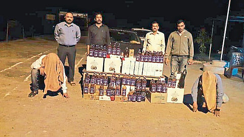 Illigal Wine Transport Seized In Otavae Sindhudurg Marathi News