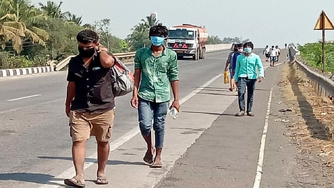 150 people traveling to Solapur were arrested by the Chiplun police kokan marathi news