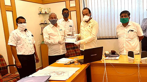 बारामती बँकेकडून मुख्यमंत्री सहायता निधीला 11 लाखांचा धनादेश