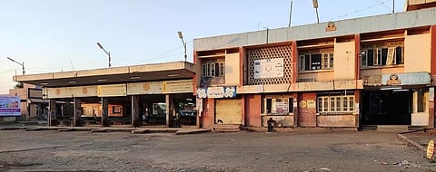 Akalkot closed in the background of Corona