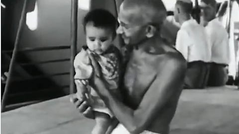 All politicians paid tribute to Mahatma Gandhiji on his death anniversary