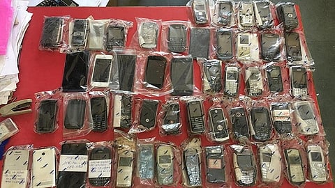 विक्रीस उपलब्ध असलेले माेबाईल