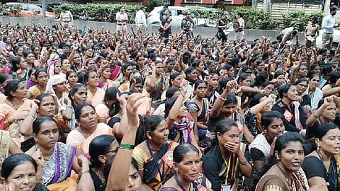 Asha swayamsevaks protest in front of ZP in Pune district