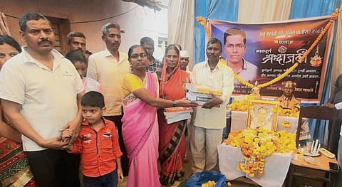 Bajirao Kamble from Mhasve has donated books to the study center for his children's dreams.jpg
