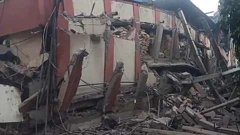 भिवंडीत मोठी दुर्घटना टळली, मॉन्जिनीस केक कारखान्याची इमारत कोसळली