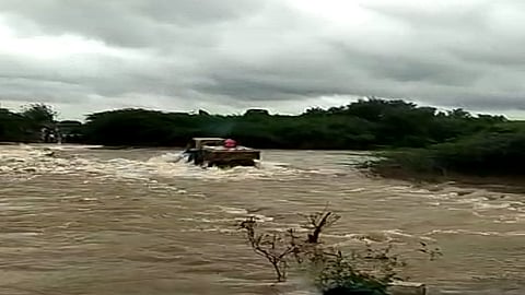 46 roads open for traffic in Sangli district; Rainy season; Precedent avoided