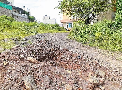 Excavation at Kalamba closed the road